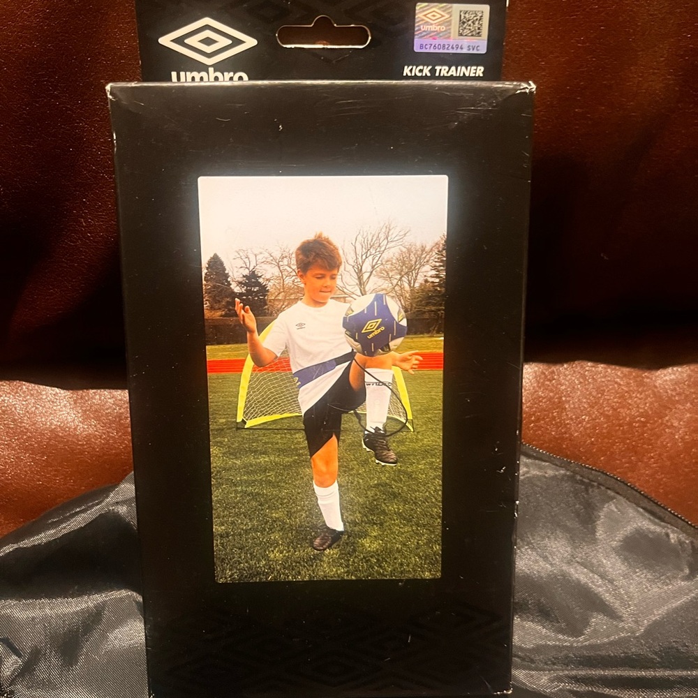 Umbro Kick Trainer with Blue and White Soccer